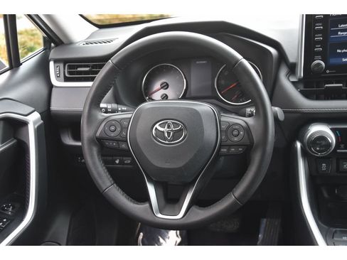 Used 2021 Toyota RAV4 XLE w/ Convenience Package image 16