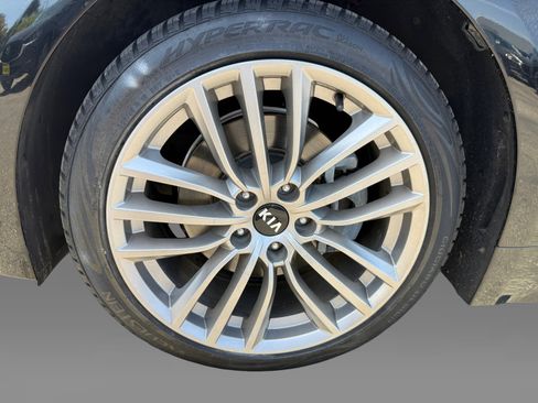 Used 2018 Kia Stinger RWD image 9