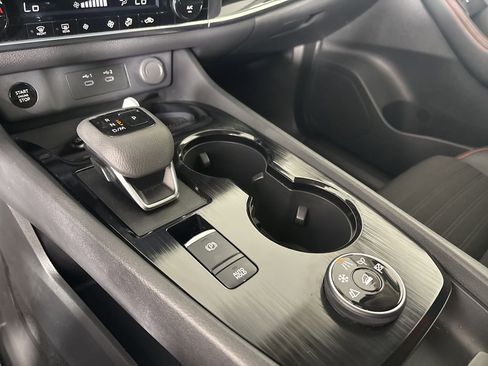 Used 2025 Nissan Rogue SV image 17