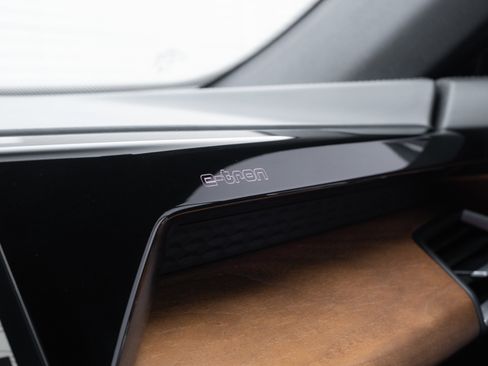 Used 2023 Audi e-tron GT Prestige w/ Prestige Package image 17