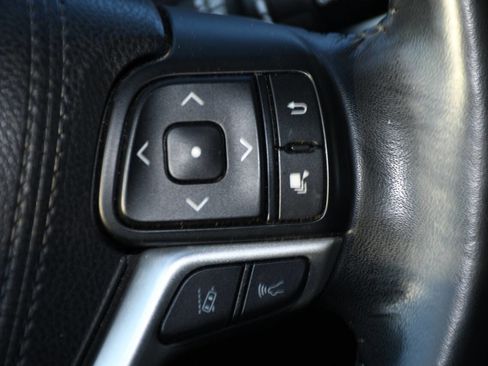 Used 2018 Toyota Highlander XLE image 36