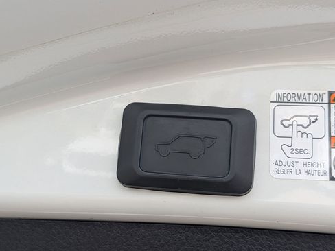 Used 2018 Toyota RAV4 Limited image 31