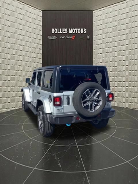 Certified 2024 Jeep Wrangler Unlimited w/ Convenience Group AWD/4WD image 11