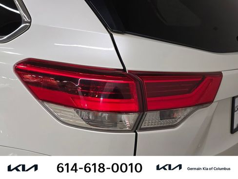 Used 2018 Toyota Highlander XLE image 15
