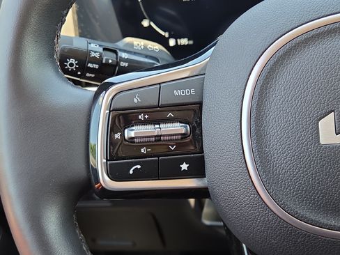 Used 2024 Kia Carnival SX Prestige FWD image 22