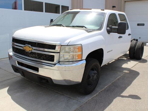 Used 2014 Chevrolet Silverado 3500 W/T w/ Skid Plate Package image 3