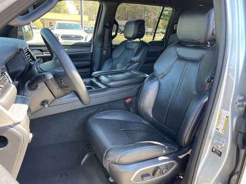 Used 2024 Jeep Wagoneer L Series II w/ Flexible Seating Group image 19