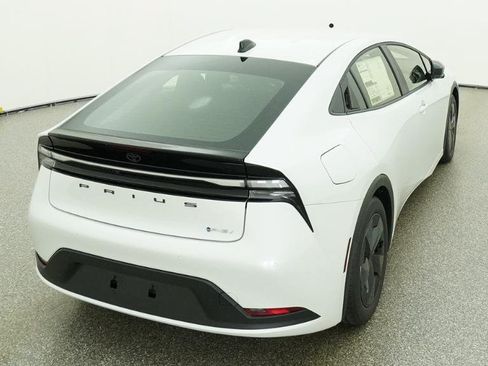 New 2026 Toyota Prius Plug-In Hybrid FWD image 18