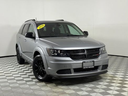 Used 2020 Dodge Journey SE w/ Blacktop Package FWD image 2
