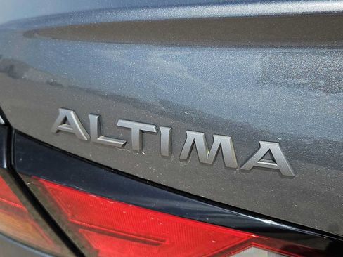 Used 2024 Nissan Altima 2.5 SV FWD image 11