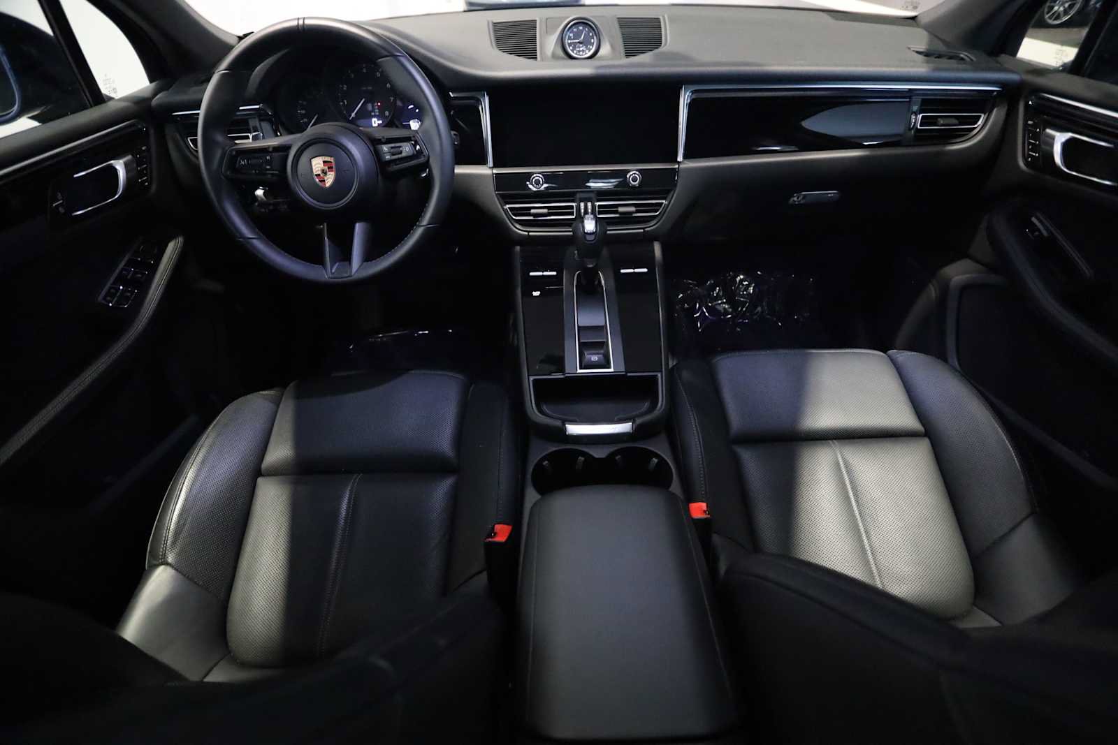 Used 2025 Porsche Macan AWD/4WD image 20