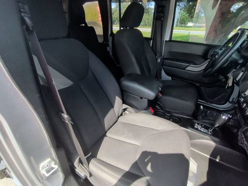 Used 2016 Jeep Wrangler Unlimited Sport w/ Connectivity Group AWD/4WD image 19