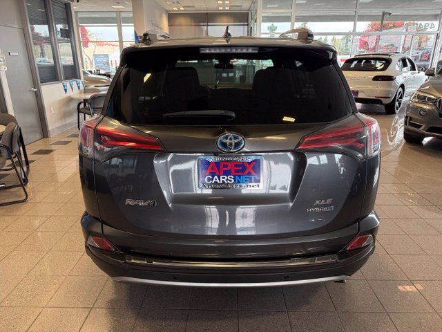 Used 2018 Toyota RAV4 XLE w/ Convenience Package AWD/4WD image 4