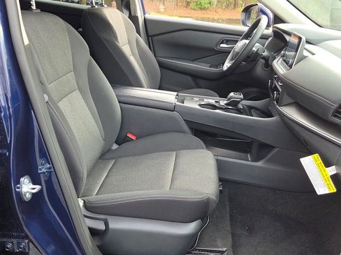 Used 2025 Nissan Rogue SV image 14