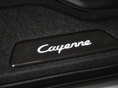 Used 2022 Porsche Cayenne GTS image 16