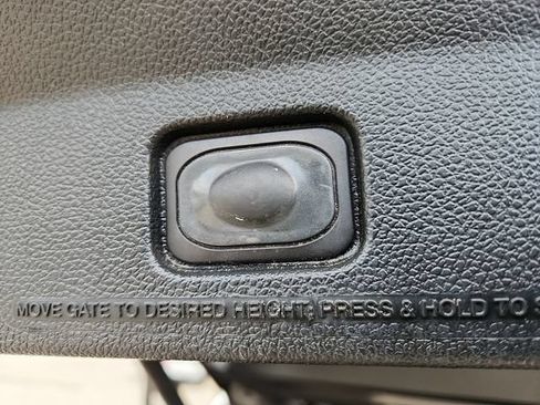 Used 2018 Ford Explorer XLT w/ Equipment Group 202A AWD/4WD image 28
