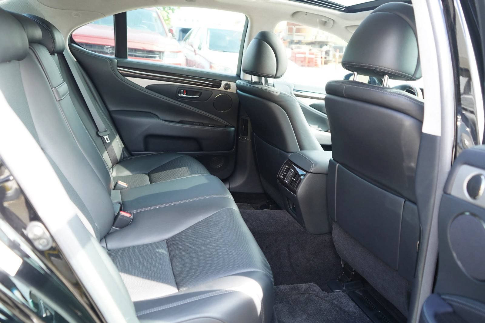 Used 2016 Lexus LS 460 RWD image 20