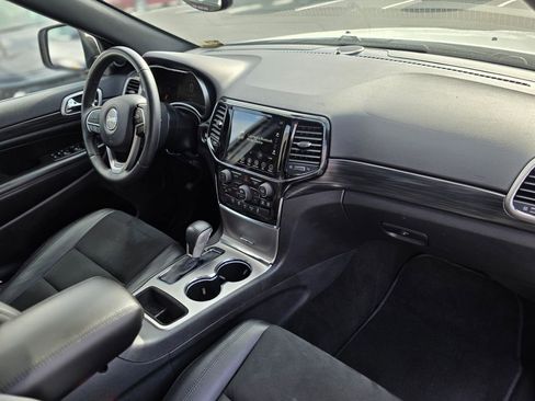 Used 2019 Jeep Grand Cherokee Altitude RWD image 9