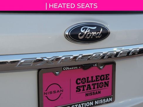 Used 2014 Ford Explorer XLT w/ Equipment Group 202A image 11