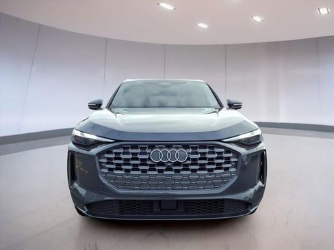 Used 2025 Audi Q5 Premium w/ Convenience Package image 2