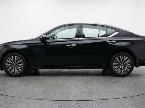 Used 2025 Nissan Altima 2.5 SV FWD image 5