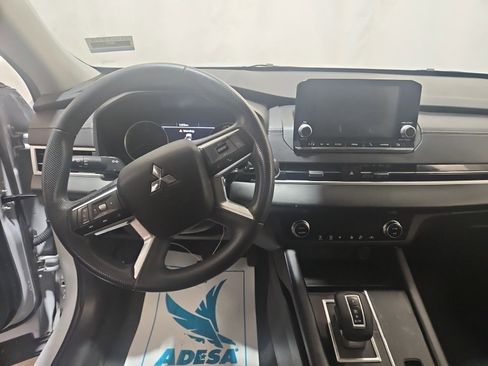 Used 2024 Mitsubishi Outlander ES image 13