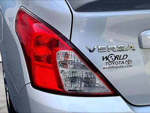 Used 2015 Nissan Versa SV FWD image 27