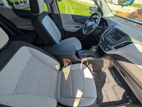 Used 2024 Chevrolet Equinox LS w/ LS Convenience Package FWD image 4