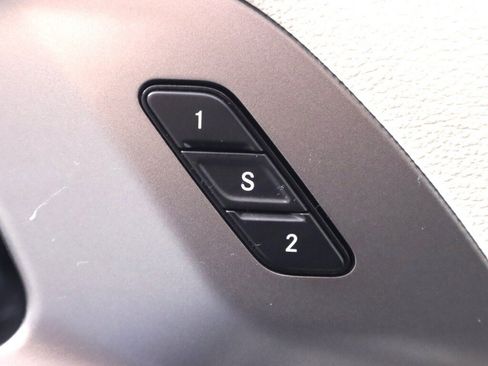 Used 2021 Chrysler Pacifica Touring-L FWD image 28