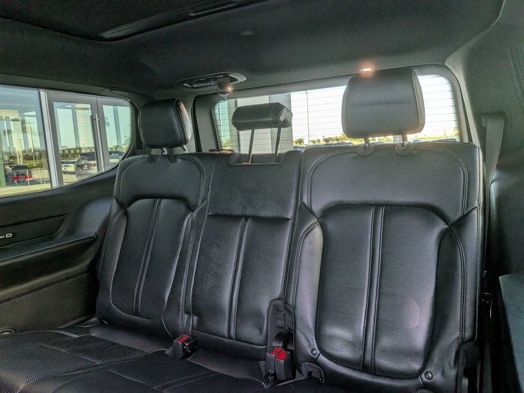 Used 2022 Jeep Wagoneer Series III w/ Premium Group I AWD/4WD image 14