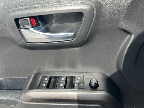 Used 2023 Toyota Tacoma TRD Off-Road AWD/4WD image 10