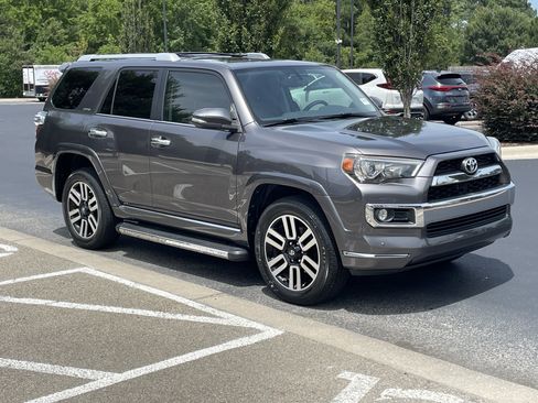Used 2018 Toyota 4Runner Limited AWD/4WD image 2