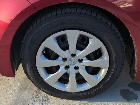 Used 2022 Toyota Corolla LE FWD image 6