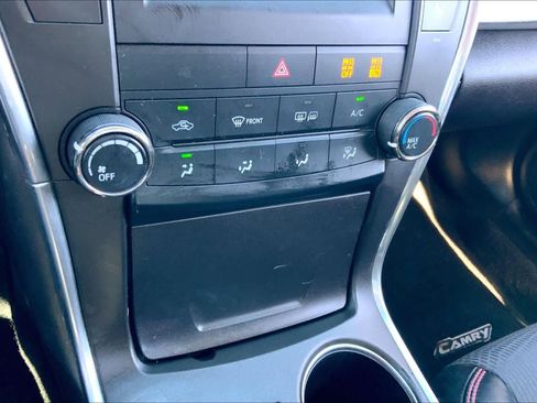 Used 2017 Toyota Camry XSE image 31