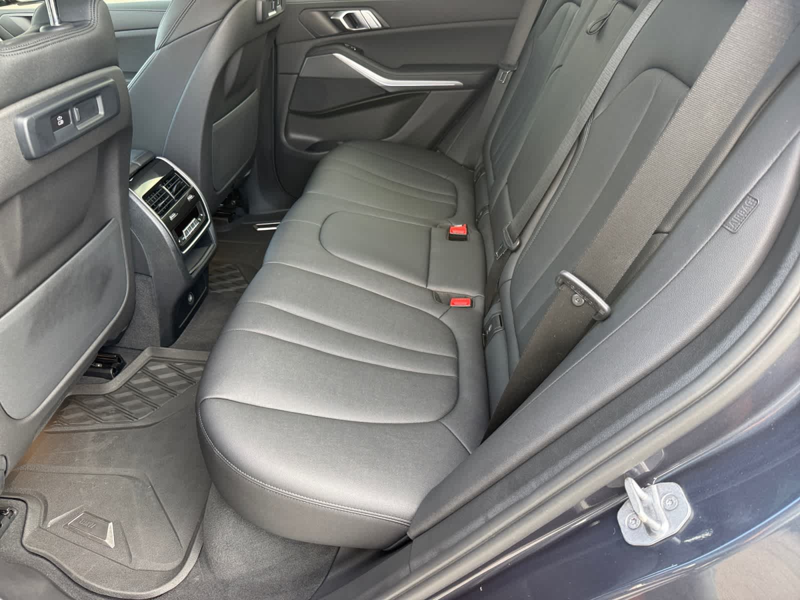 Used 2022 BMW X5 xDrive40i AWD/4WD image 11