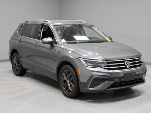 Used 2024 Volkswagen Tiguan SE FWD image 1