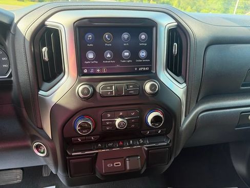Used 2022 Chevrolet Silverado 1500 LT w/ Z71 Off-Road Package AWD/4WD image 7