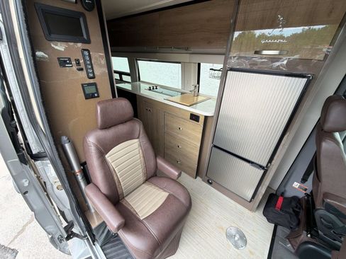 Used 2018 Mercedes-Benz Sprinter 3500 image 32