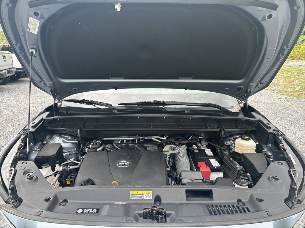 Used 2022 Toyota Highlander XLE AWD/4WD image 42