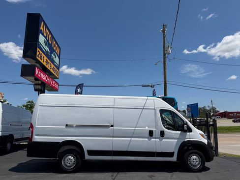 Used 2025 RAM ProMaster 3500 w/ Convenience Group FWD image 2
