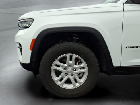 Used 2023 Jeep Grand Cherokee Laredo AWD/4WD image 4