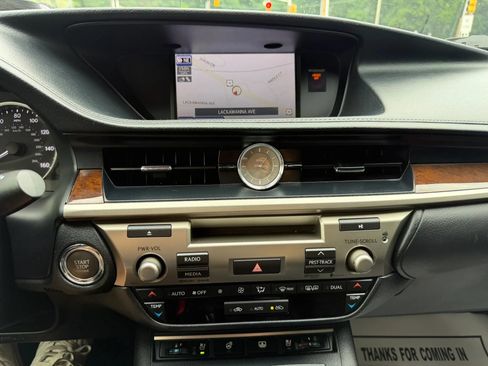 Used 2013 Lexus ES 350 w/ Luxury Pkg FWD image 24