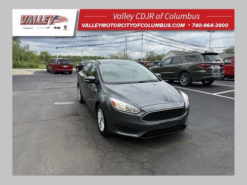 Used 2017 Ford Focus SE FWD image 1