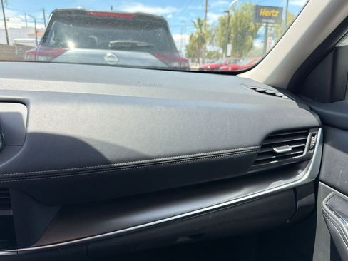 Used 2025 Nissan Rogue SV FWD image 9