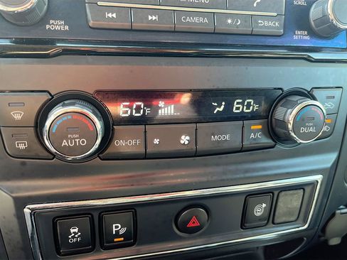 Used 2024 Nissan Titan SV w/ SV Convenience Package AWD/4WD image 15