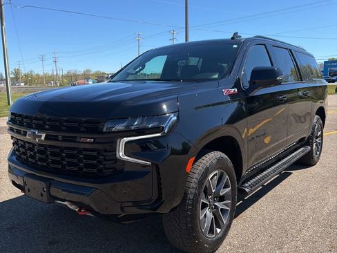 Used 2024 Chevrolet Suburban Z71 w/ Luxury Package AWD/4WD image 1
