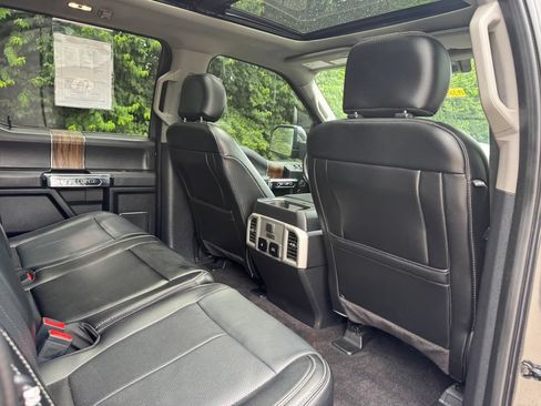 Used 2019 Ford F150 Lariat w/ Equipment Group 502A Luxury AWD/4WD image 15