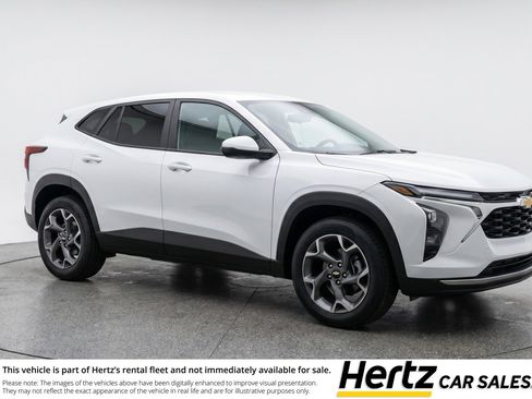 Used 2025 Chevrolet Trax LT FWD image 1