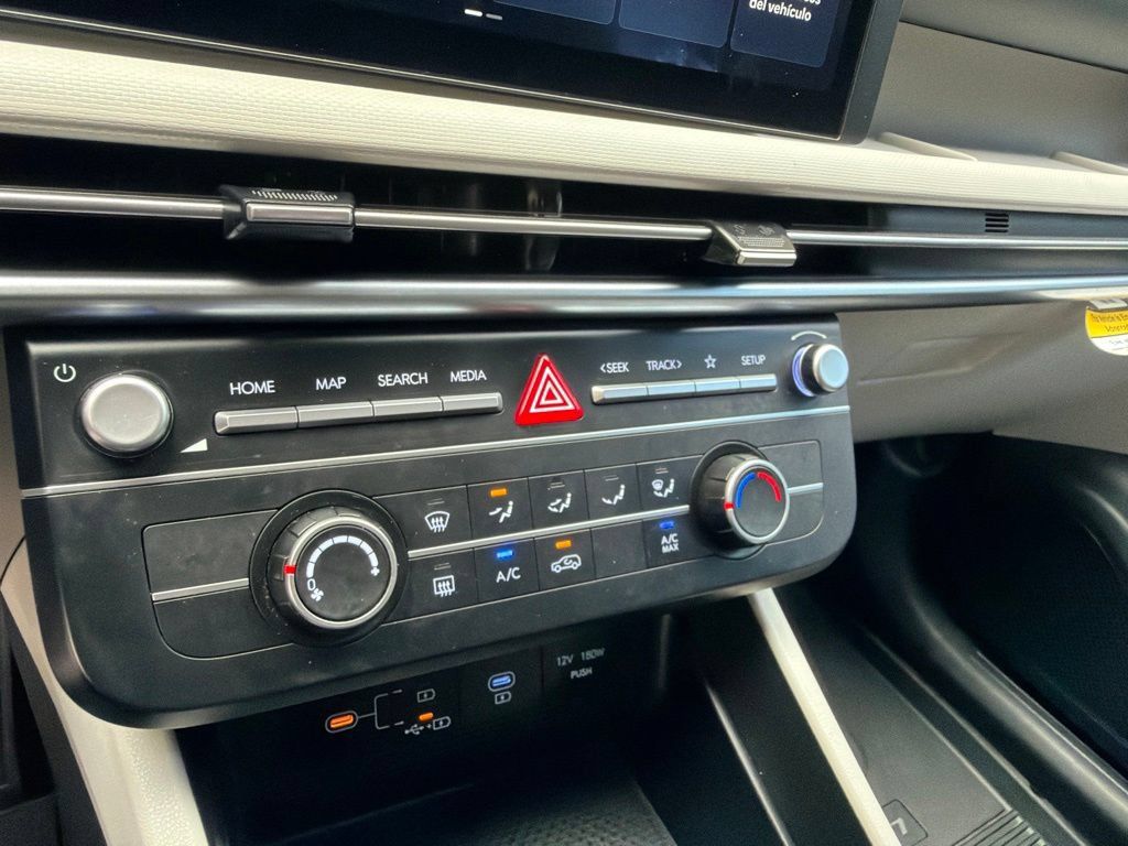 Used 2025 Hyundai Tucson SE FWD image 48