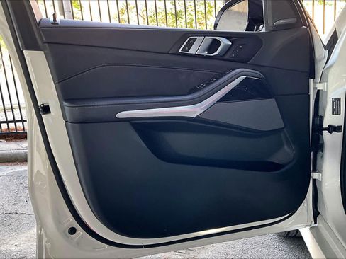 Used 2025 BMW X5 xDrive40i w/ M Sport Package image 21